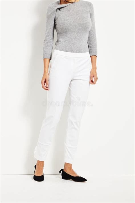 white pants black shoes women